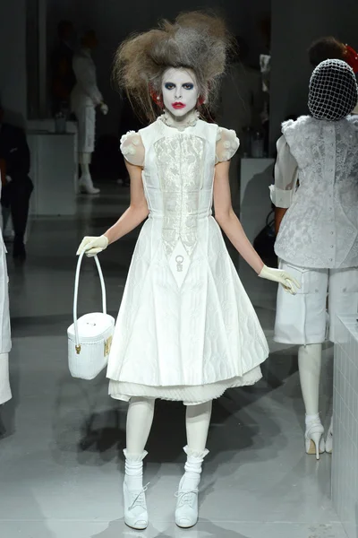 Look 32